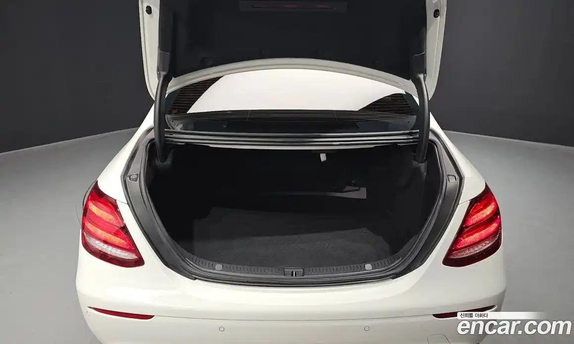 Mercedes-Benz E-Class 2018 2.0 Автомат в Москве № 1147916, фото 20