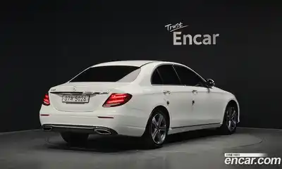 Mercedes-Benz E-Class 2018 2.0 Автомат в Москве № 1147916, миниатюра 2