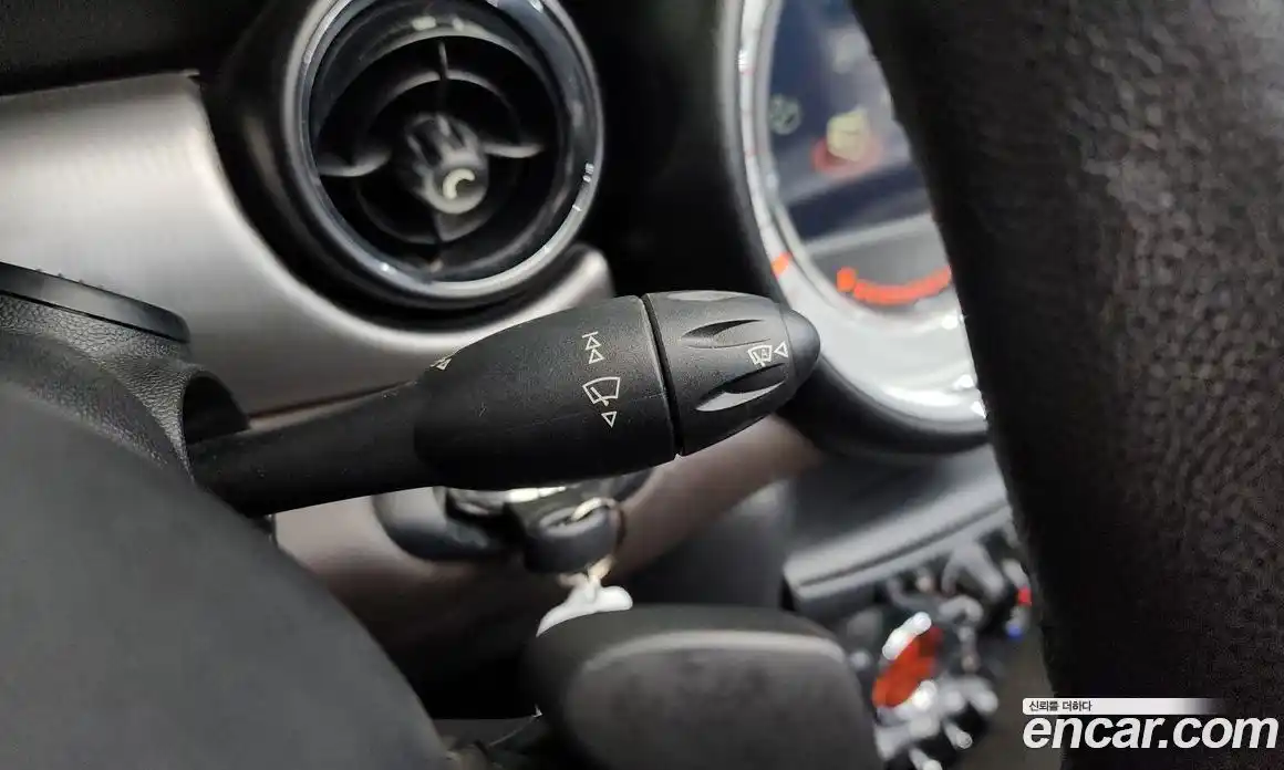 Mini Cooper Convertible 2012 1.6 гидро в Москве № 1149852, фото 14