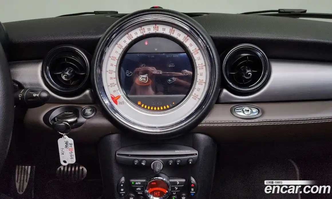 Mini Cooper Convertible 2012 1.6 гидро в Москве № 1149852, фото 15