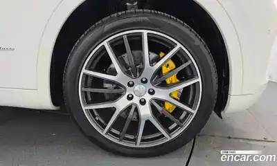 Maserati Levante 2018 3.0 гидро в Москве № 1152432, миниатюра 5