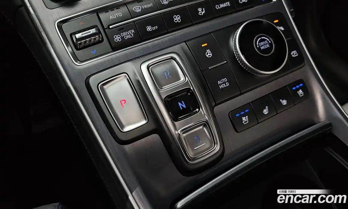 Hyundai Santa Fe 2023 1.6 Автомат в Москве № 1155041, фото 9