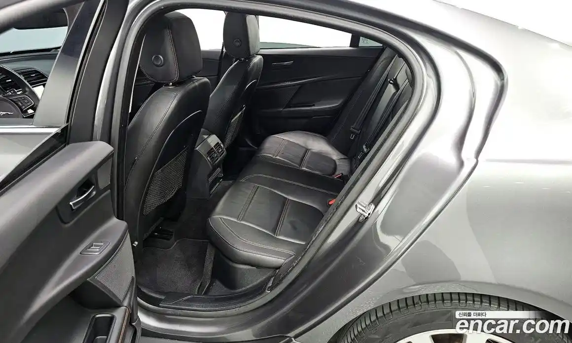 Jaguar XE 2016 2.0 гидро в Москве № 256084, фото 11