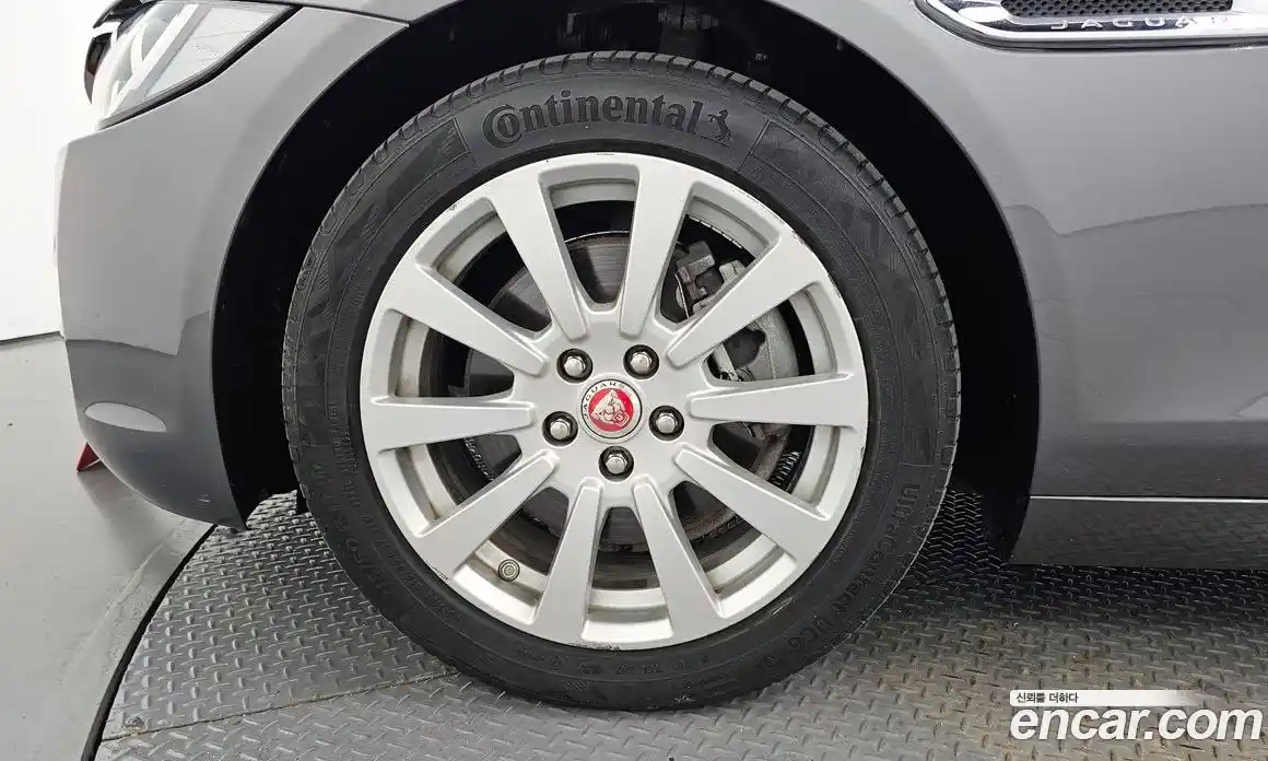 Jaguar XE 2016 2.0 гидро в Москве № 256084, фото 5