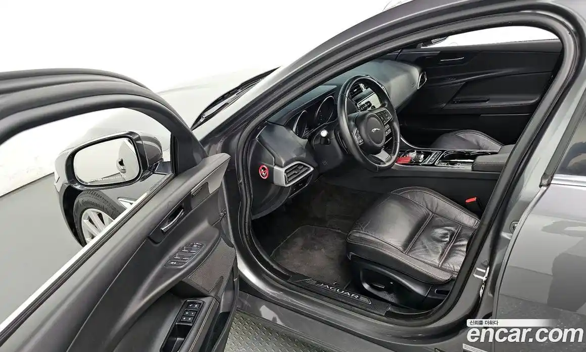Jaguar XE 2016 2.0 гидро в Москве № 256084, фото 10