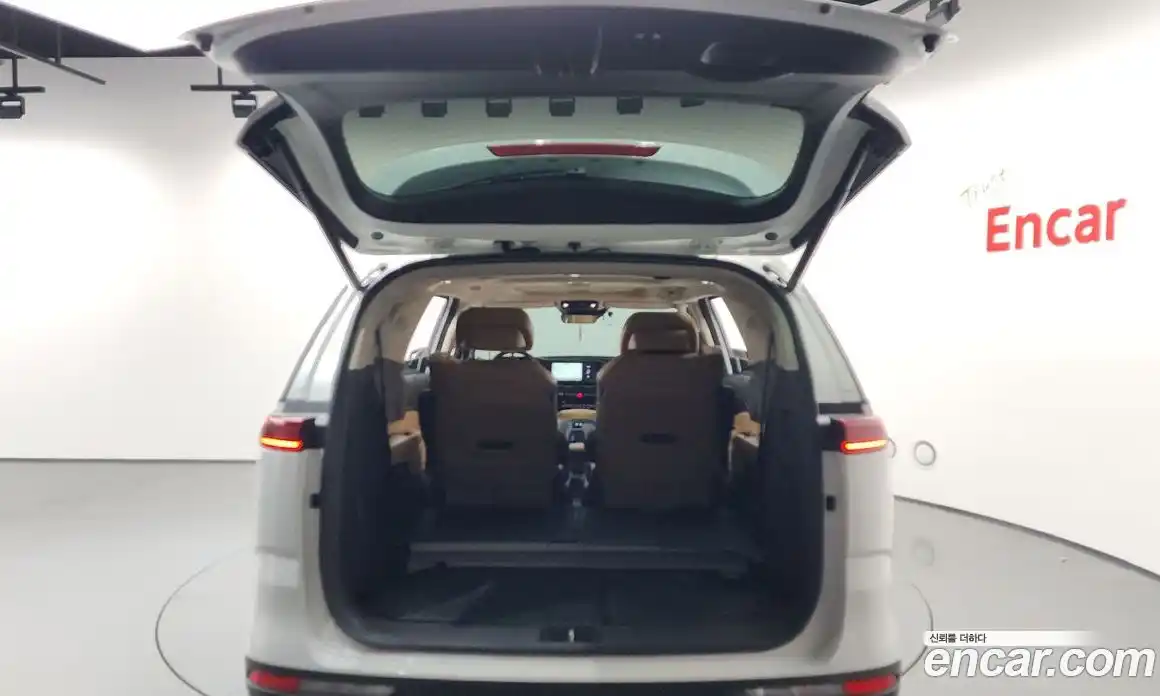 Kia Canival 2022 3.5 Автомат в Москве № 1128929, фото 20