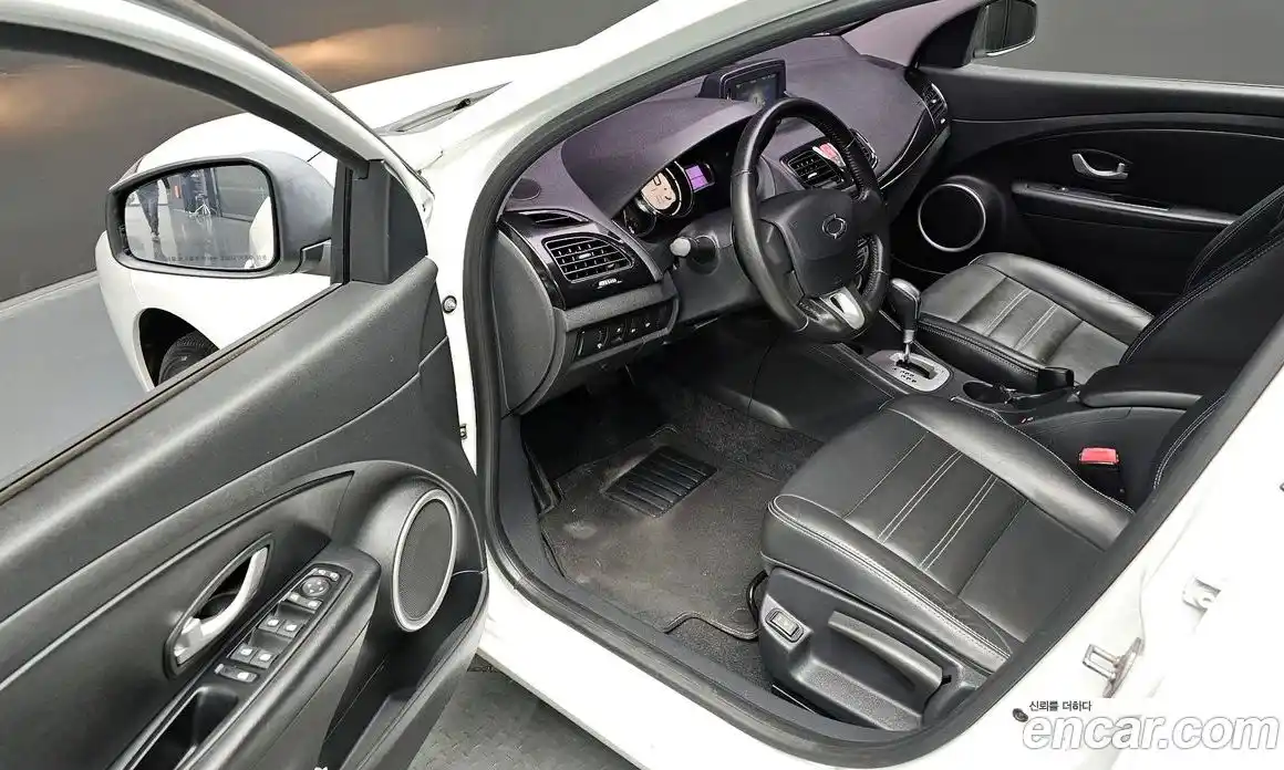 Renault SM3 2015 1.6 гидро в Москве № 1131230, фото 12