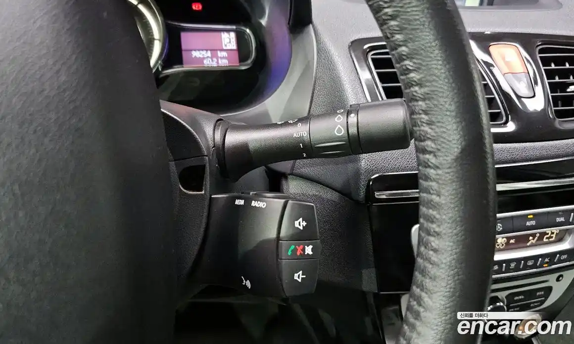 Renault SM3 2015 1.6 гидро в Москве № 1131230, фото 18