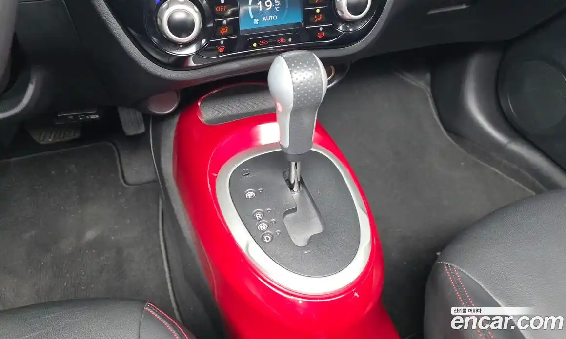 Nissan Juke 2017 1.6 гидро в Москве № 1139615, фото 9