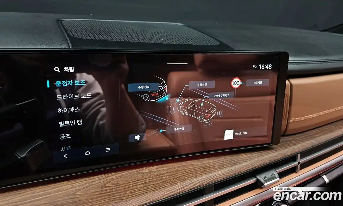 Hyundai Santa Fe 2023 2.5 Автомат в Москве № 1141783, фото 16