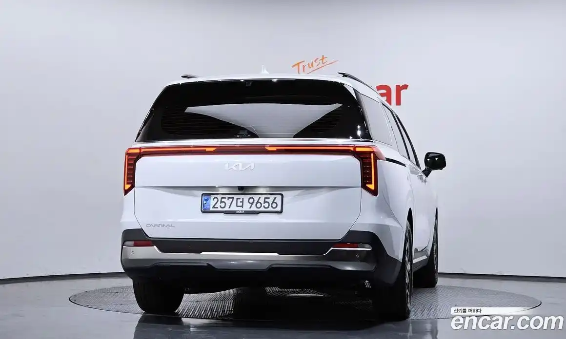 Kia Canival 2023 3.5 Автомат в Москве № 1143204, фото 4