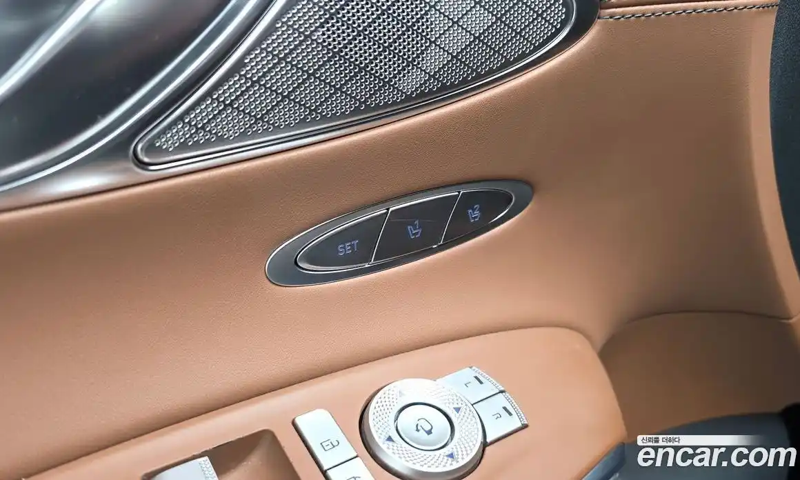 Genesis GV70 2021 2.5 Автомат в Москве № 1143540, фото 16