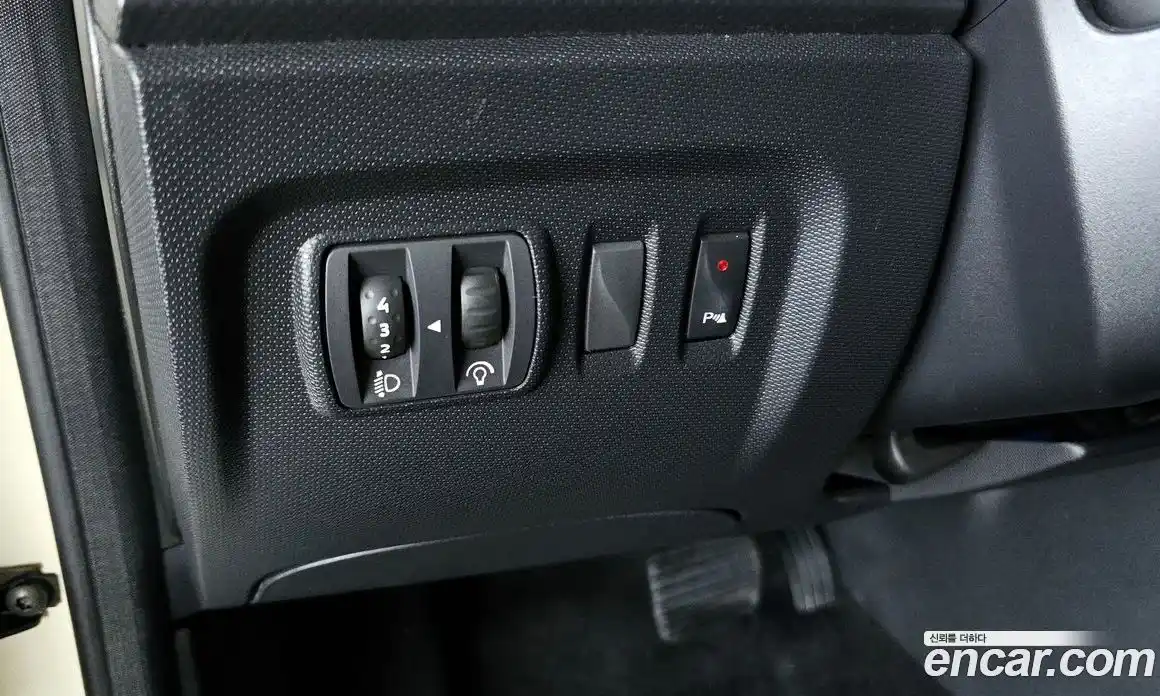 Renault QM3 2014 1.5 Автомат в Москве № 1146467, фото 18