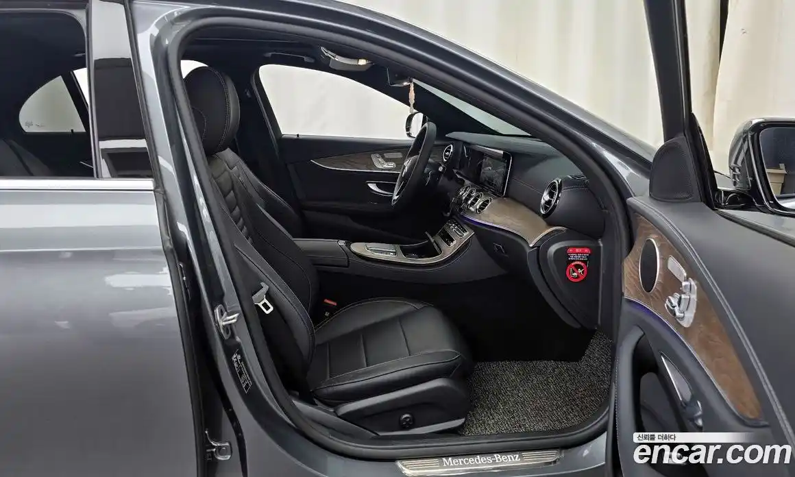Mercedes-Benz E-Class 2023 2.0 гидро, фото 11