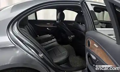 Mercedes-Benz E-Class 2023 2.0 гидро, миниатюра 12