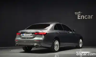 Mercedes-Benz E-Class 2023 2.0 гидро, миниатюра 2