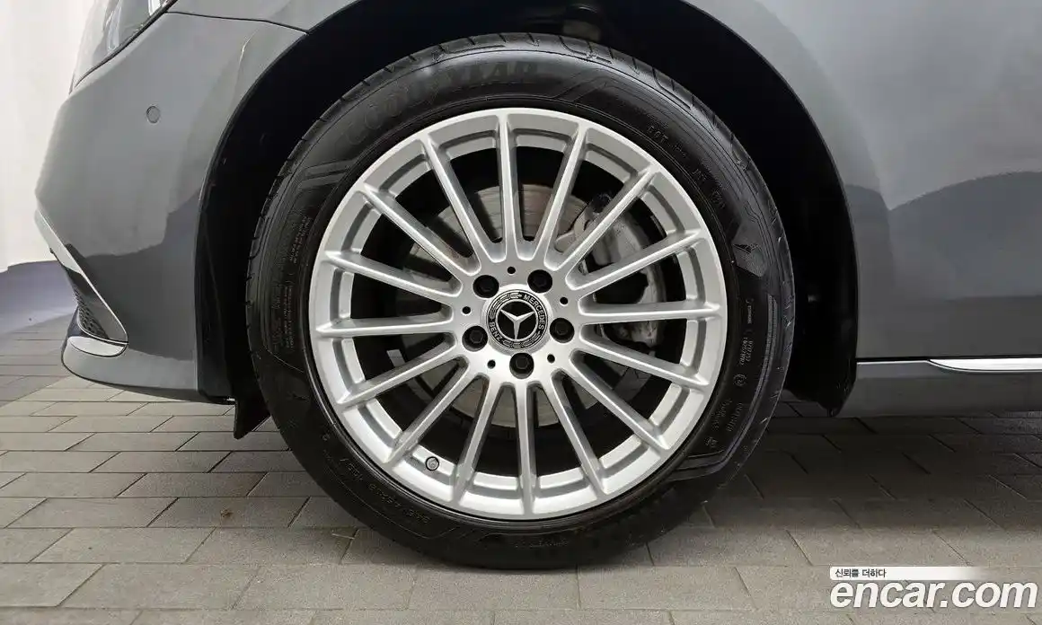 Mercedes-Benz E-Class 2023 2.0 гидро, фото 5