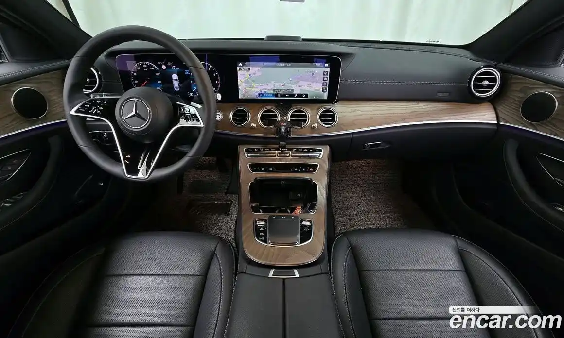 Mercedes-Benz E-Class 2023 2.0 гидро, фото 7