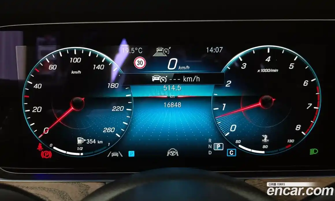 Mercedes-Benz E-Class 2023 2.0 гидро, фото 8