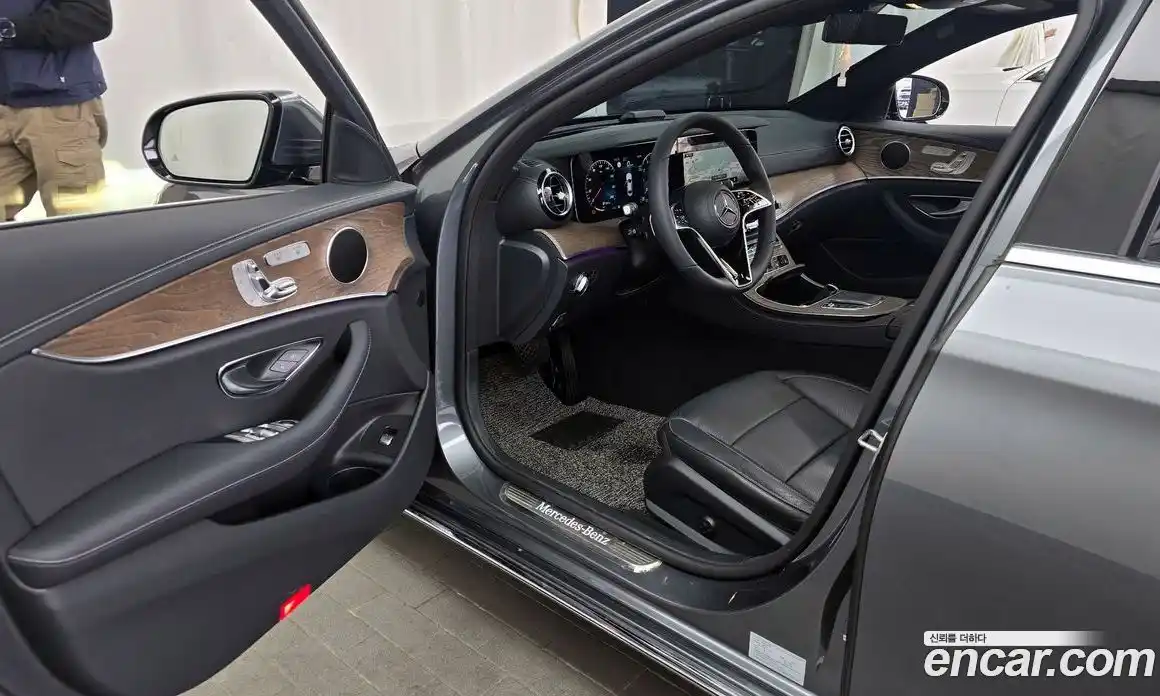 Mercedes-Benz E-Class 2023 2.0 гидро, фото 10
