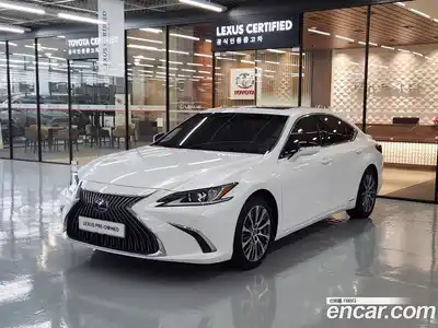 Lexus ES, 2020