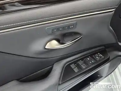 Lexus ES 2020 2.5 вариатор в Москве № 1150930, миниатюра 12