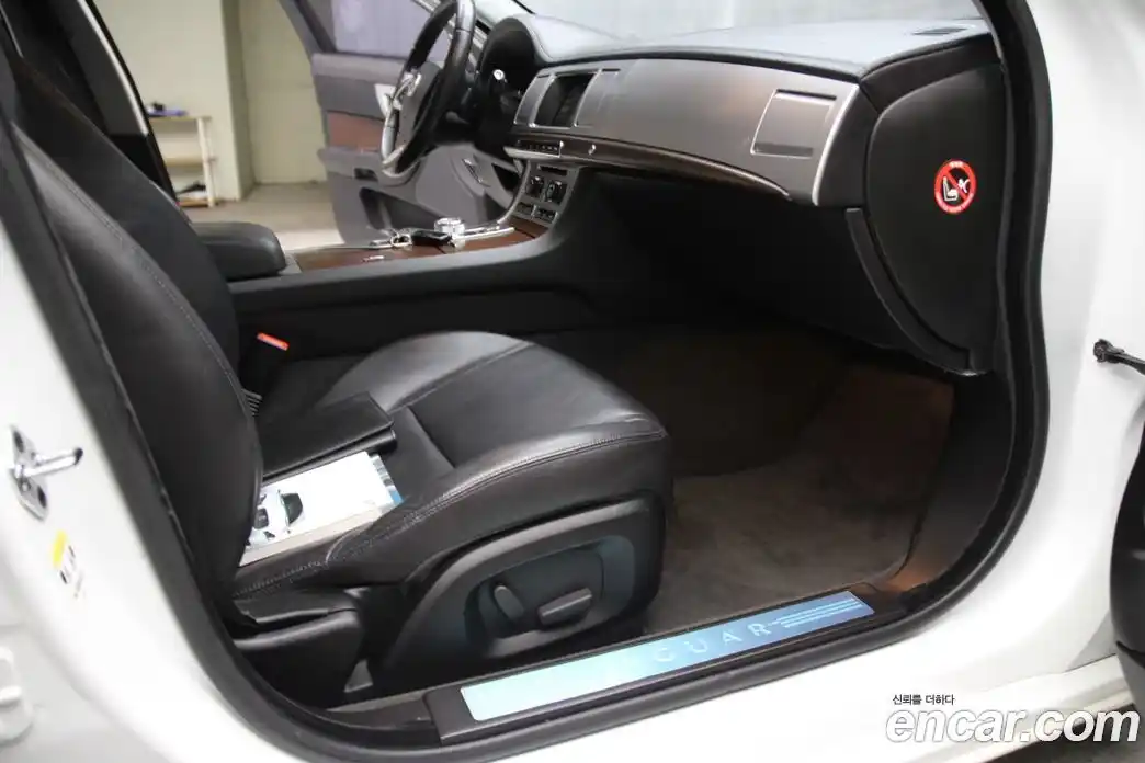 Jaguar XF 2013 2.0 гидро в Москве № 1152608, фото 14