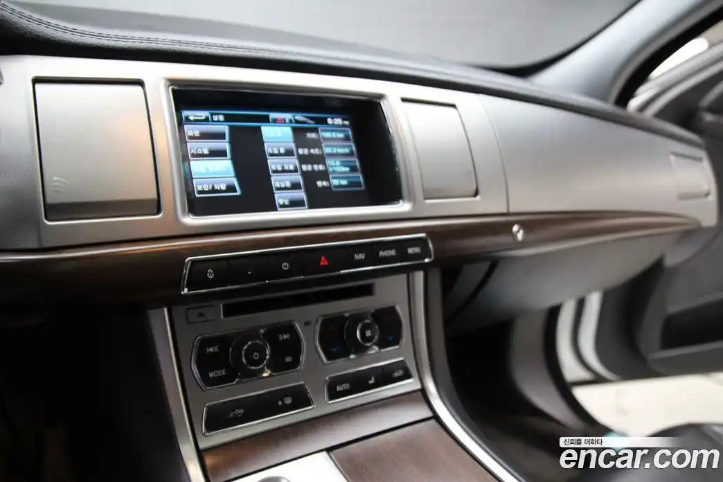 Jaguar XF 2013 2.0 гидро в Москве № 1152608, фото 15