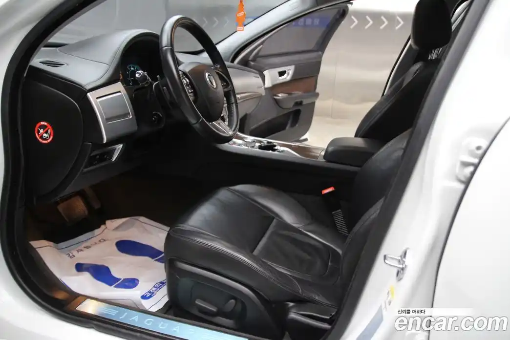 Jaguar XF 2013 2.0 гидро в Москве № 1152608, фото 9