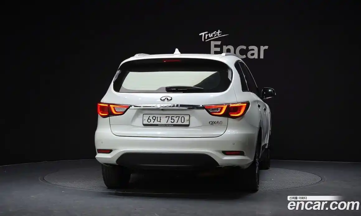 Infiniti QX60 2017 3.5 гидро в Москве № 1152659, фото 4