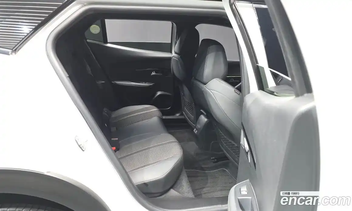 Peugeot 2008 2023 0.1 гидро в Москве № 1152765, фото 12