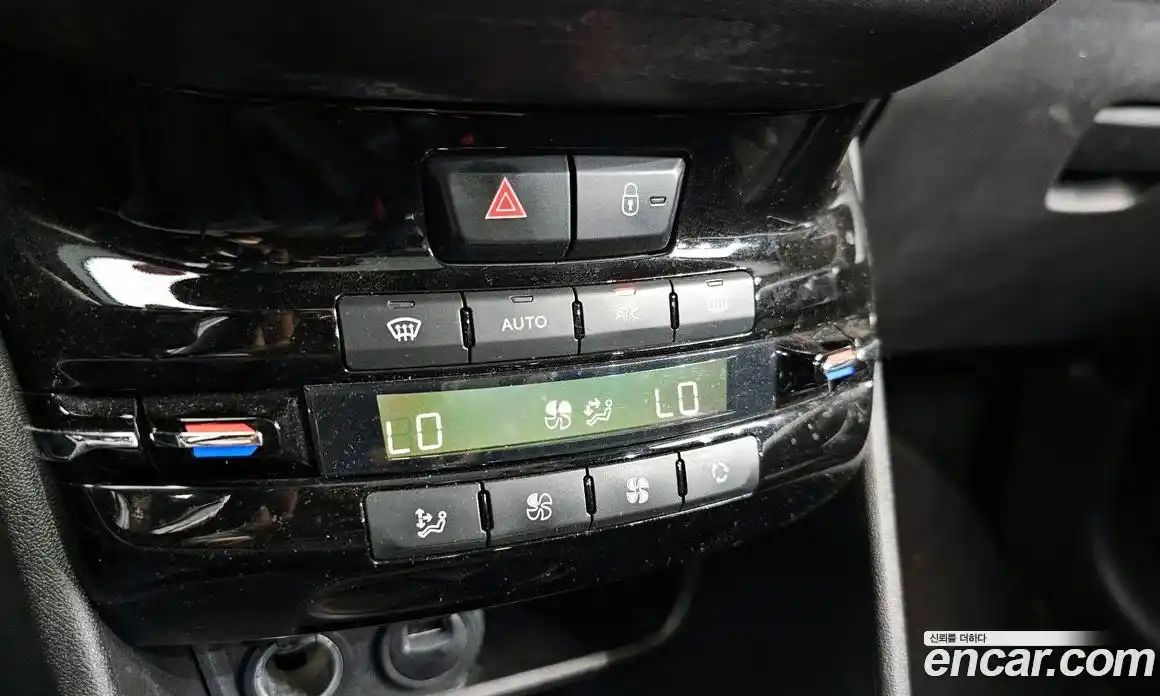 Peugeot 2008 2018 1.6 гидро в Москве № 1152780, фото 16