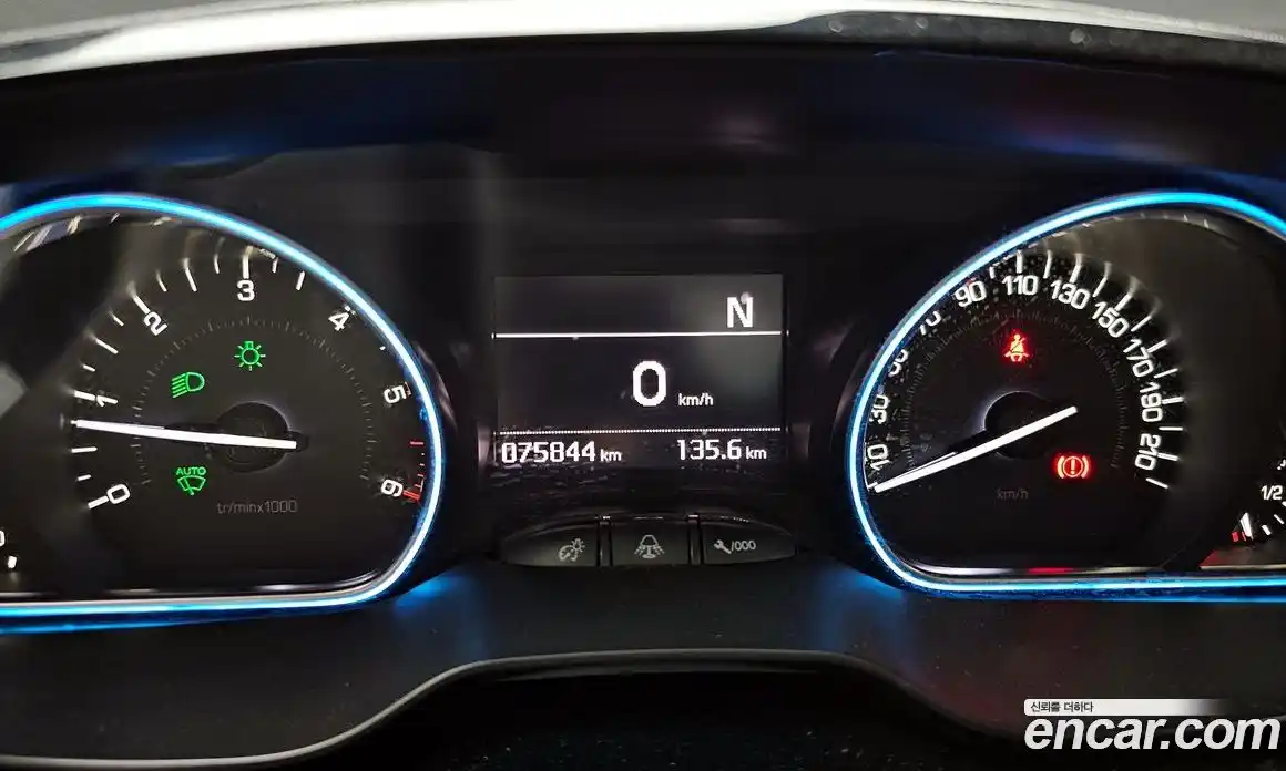 Peugeot 2008 2018 1.6 гидро в Москве № 1152780, фото 8