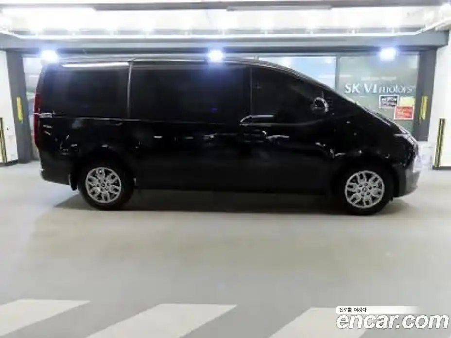 Hyundai Staria 2025 3.5 Автомат в Москве № 1154617, фото 3