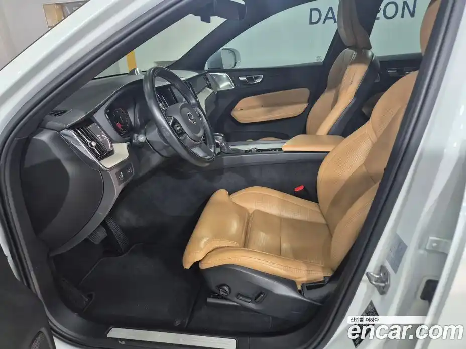 Volvo XC60 2020 2.0 гидро в Москве № 164834, фото 11