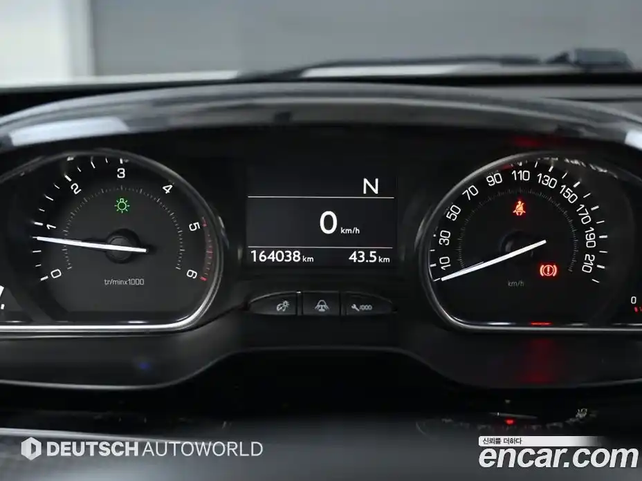 Peugeot 2008 2015 1.6 гидро в Москве № 284595, фото 6