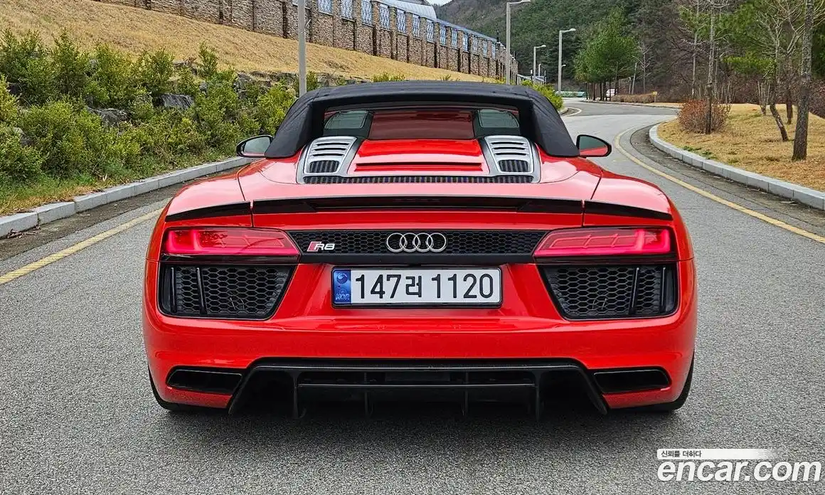 Audi R8 2017 5.2 гидро в Москве № 414903, фото 5