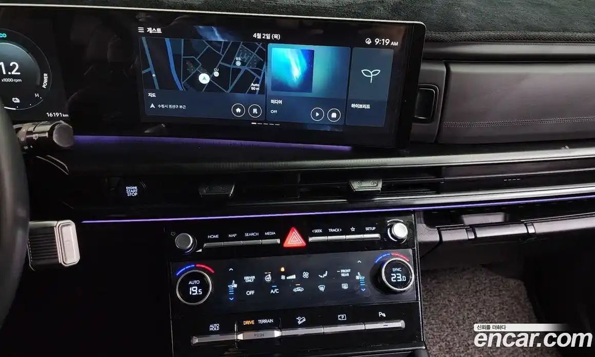 Hyundai Santa Fe 2023 1.6 Автомат в Москве № 1171447, фото 14