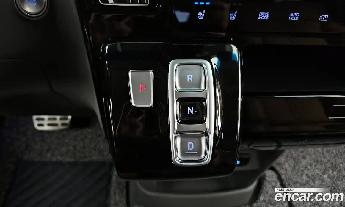 Hyundai Staria 2024 3.5 Автомат в Москве № 1171984, фото 13