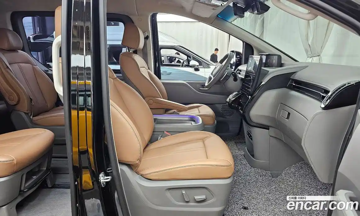 Hyundai Staria 2024 3.5 Автомат в Москве № 1171984, фото 16