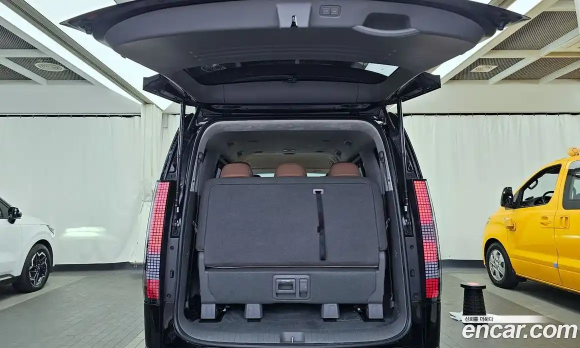 Hyundai Staria 2024 3.5 Автомат в Москве № 1171984, фото 18