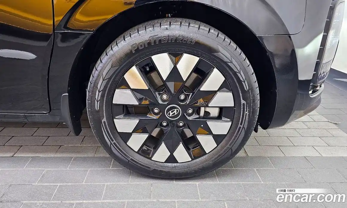 Hyundai Staria 2024 3.5 Автомат в Москве № 1171984, фото 19