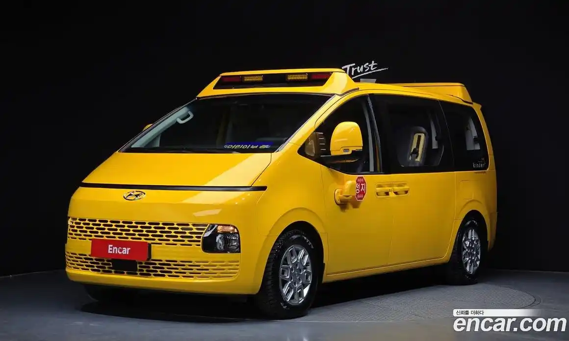 Hyundai Staria 2023 3.5 Автомат в Москве № 1172119, фото 1