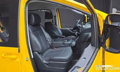 Hyundai Staria 2023 3.5 Автомат в Москве № 1172119, миниатюра 12