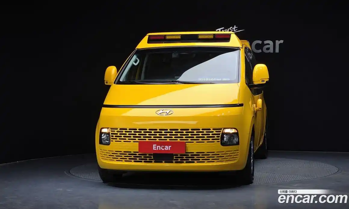 Hyundai Staria 2023 3.5 Автомат в Москве № 1172119, фото 3