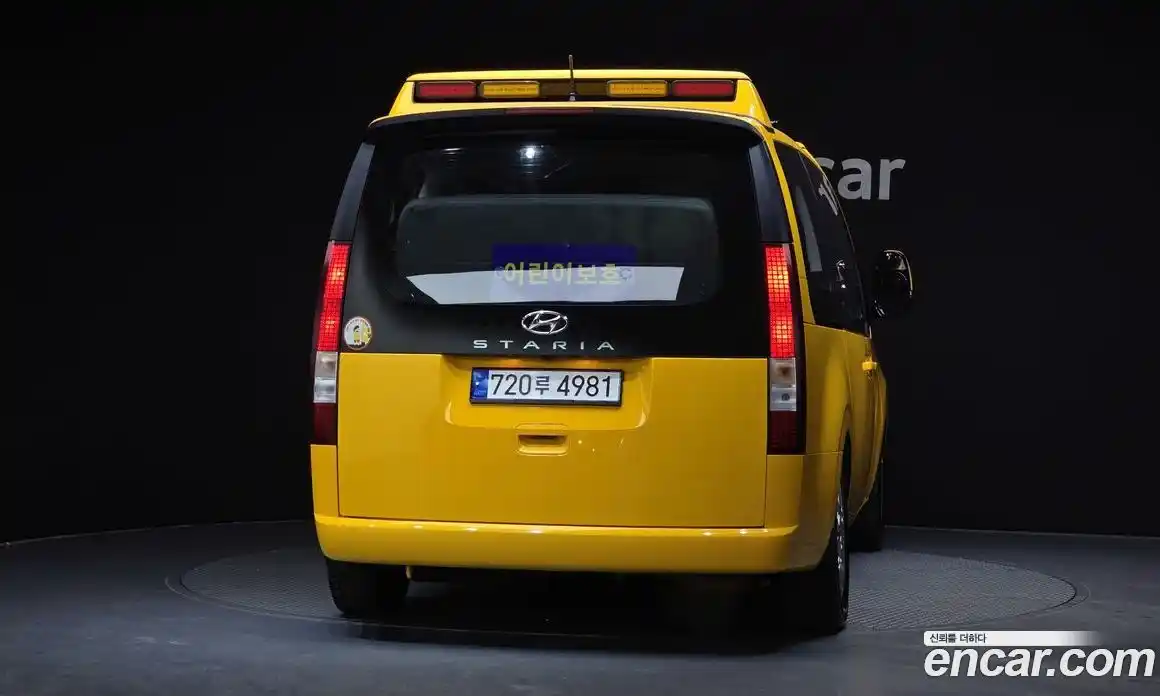 Hyundai Staria 2023 3.5 Автомат в Москве № 1172119, фото 4