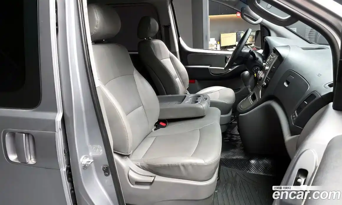 Hyundai Starex 2013 2.5 Автомат в Москве № 1172129, фото 11