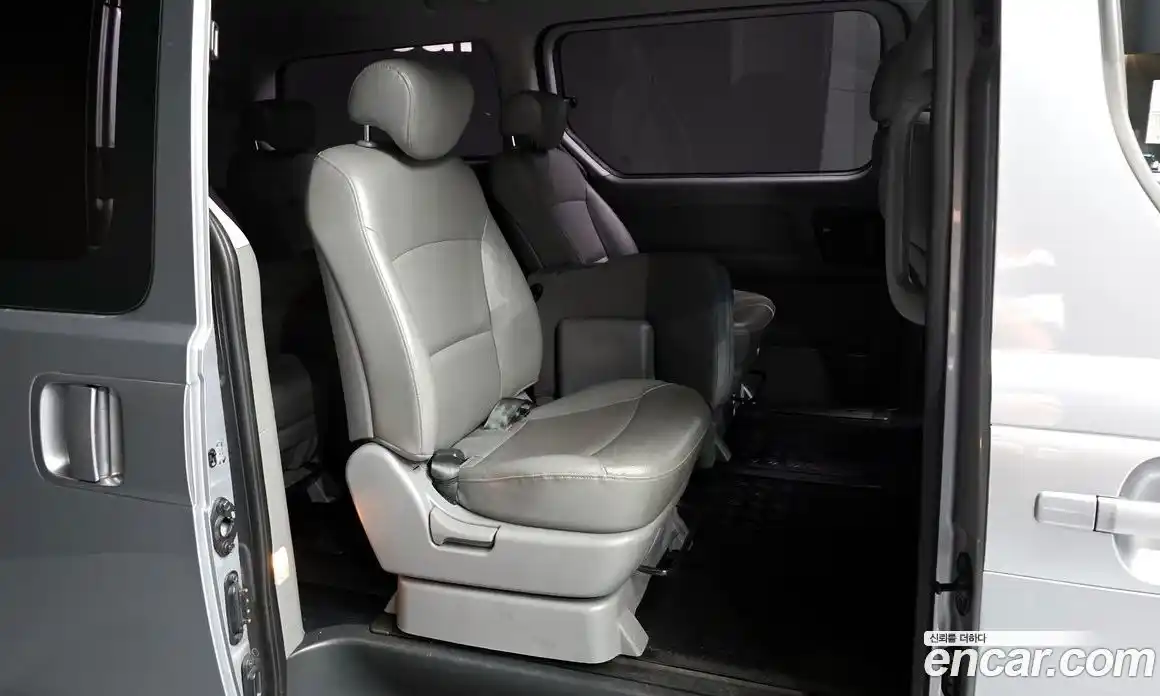 Hyundai Starex 2013 2.5 Автомат в Москве № 1172129, фото 12