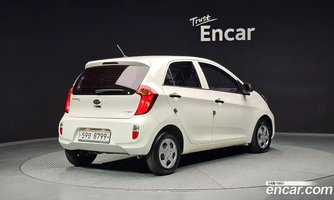 Kia Morning 2014 1.0 Автомат в Москве № 1172580, фото 2