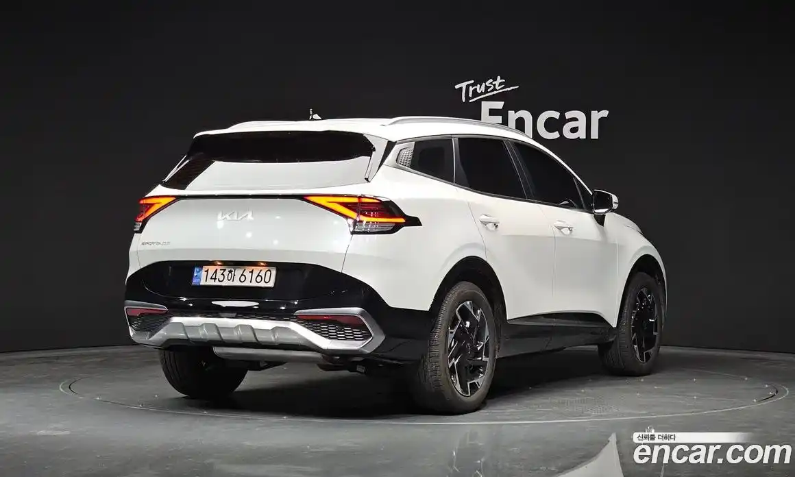 Kia Sportage 2023 1.6 Автомат в Москве № 1172996, фото 1